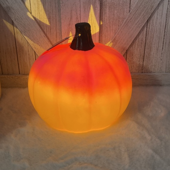 Target Hyde and Eek 2023 Halloween Lit Pumpkin - Picture 3 of 12